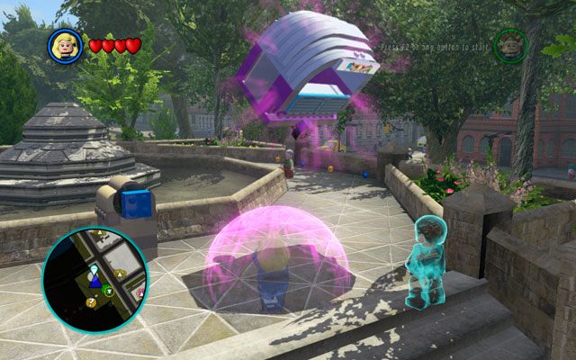 Po rozpoczęciu misji idź w prawo i kieruj się w stronę parku z cyrkowym namiotem (strzałka, minimapa oraz człowiek widmo wskażą Ci drogę) - Nowy Jork - park | Opis przejścia LEGO Marvel Super Heroes - LEGO Marvel Super Heroes - poradnik do gry