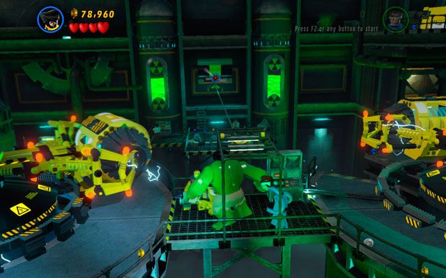 Wyjdź z windy i wyrwij przęsło z zielonymi uchwytami, które zobaczysz naprzeciwko (zrobić to może tylko postać tak wielka jak Hulk - Taking Liberties | Opis przejścia LEGO Marvel Super Heroes - LEGO Marvel Super Heroes - poradnik do gry