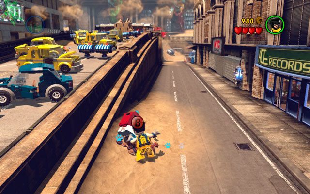Po rozpoczęciu gry zeskocz przez balustradę z prawej i Wolverinem odkop motocykl z pizzą - Sand Central Station | Zestawy MiniKit w LEGO Marvel Super Heroes - LEGO Marvel Super Heroes - poradnik do gry