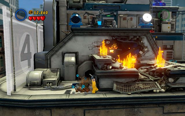 Kiedy znajdziesz się na dachu, zejdź na dół i rozwal skrzynie na lewo od pożaru - Times Square Off | Zestawy MiniKit w LEGO Marvel Super Heroes - LEGO Marvel Super Heroes - poradnik do gry