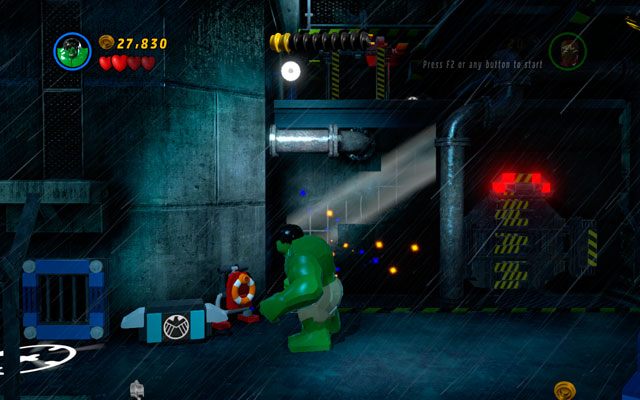 Ostatnie, piąte koło znajdziesz na dachu tego samego budynku, po lewej - Rock Up at the Lock Up | Zestawy MiniKit w LEGO Marvel Super Heroes - LEGO Marvel Super Heroes - poradnik do gry