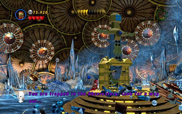 Drugi zestawy ukryto za wielkim urządzeniem w centrum obserwatorium, na początku poziomu - Bifrosty Reception | Zestawy MiniKit w LEGO Marvel Super Heroes - LEGO Marvel Super Heroes - poradnik do gry