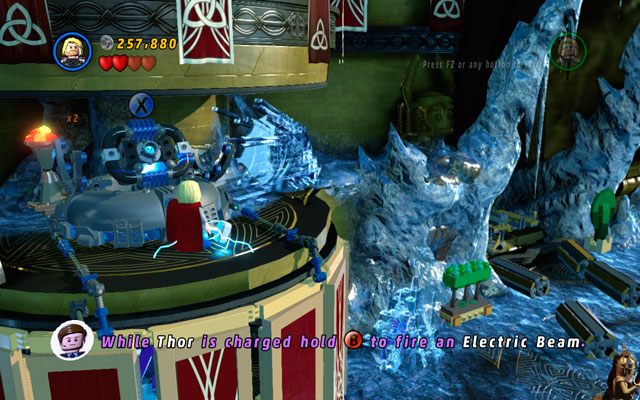 Kiedy pojawi się akumulator, naładuj go dowolną postacią dysponującą elektrycznością, a następnie zeskocz w dół - Bifrosty Reception | Zestawy MiniKit w LEGO Marvel Super Heroes - LEGO Marvel Super Heroes - poradnik do gry