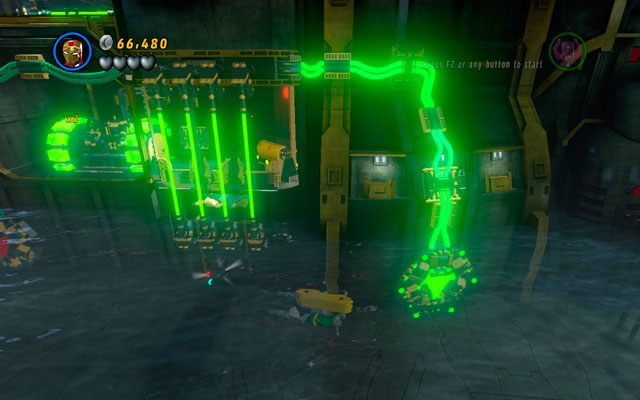 Kierując małą łodzią podwodną (włączającą dwa guziki pod wodą) nie zapomnij zajrzeć pod środkowe kolumny - schowano tam następny zestaw - That Sinking Feeling | Zestawy MiniKit w LEGO Marvel Super Heroes - LEGO Marvel Super Heroes - poradnik do gry