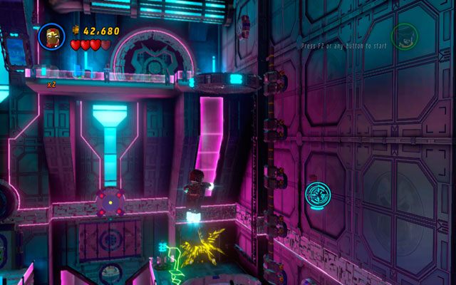 Drugą przymocowano do ściany po prawej, na samym skraju lokacji - A Doom With a View | Zestawy MiniKit w LEGO Marvel Super Heroes - LEGO Marvel Super Heroes - poradnik do gry