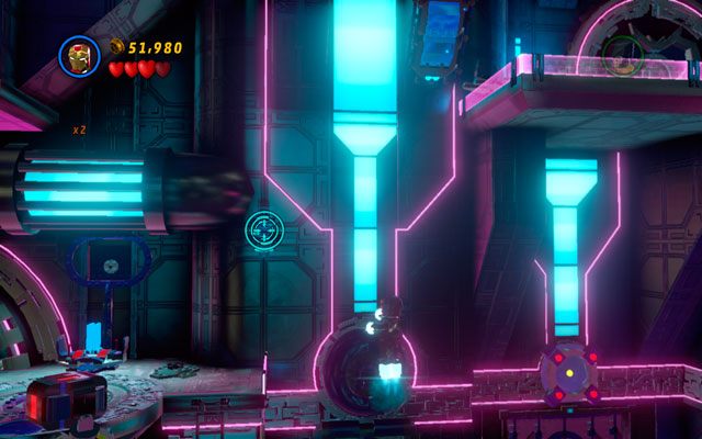 Czwartą ukryto na prawo od urządzenia, które trzeba puścić z dymem aby przejść dalej - A Doom With a View | Zestawy MiniKit w LEGO Marvel Super Heroes - LEGO Marvel Super Heroes - poradnik do gry