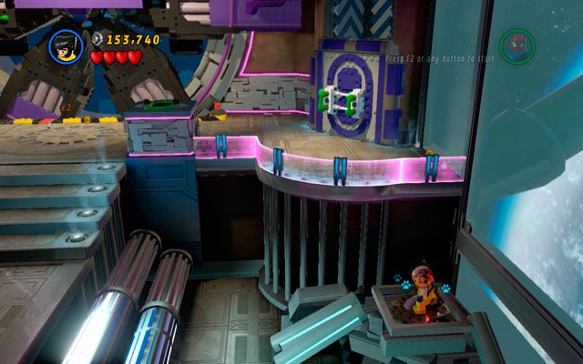 Z przeciwnej strony tego samego pomieszczenia zostawiono piaskownicę dla Wolverina - możesz wykopać z niej zestaw - A Doom With a View | Zestawy MiniKit w LEGO Marvel Super Heroes - LEGO Marvel Super Heroes - poradnik do gry