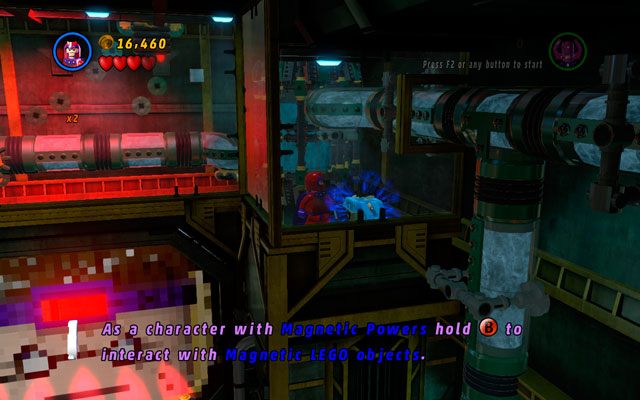 Kłopotliwego komiksiarza znajdziesz na samym początku lokacji - wejdź na jej górne piętro i zamień się w Magneto, podnosząc metalową skrzynię - Kampania | Stan Lee w opałach | LEGO Marvel Super Heroes - LEGO Marvel Super Heroes - poradnik do gry