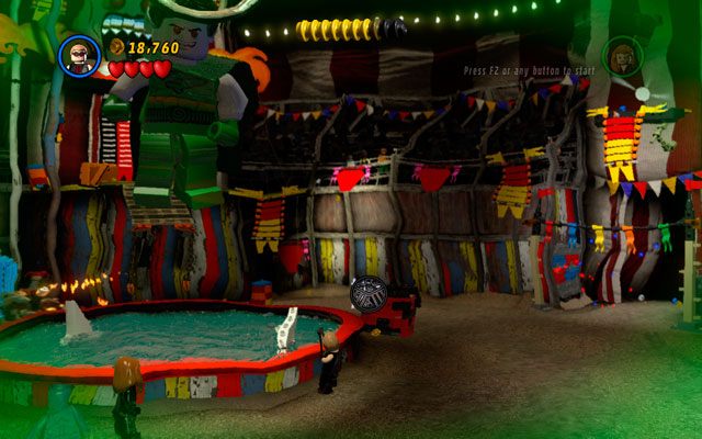 Po rozpoczęciu misji skręć w prawo i wybierz Hawkeyea, celując w srebrną kłódkę na pudle obok basenu - Stunt Show Surprise | Bonusowe misje Deadpoola | LEGO Marvel Super Heroes - LEGO Marvel Super Heroes - poradnik do gry