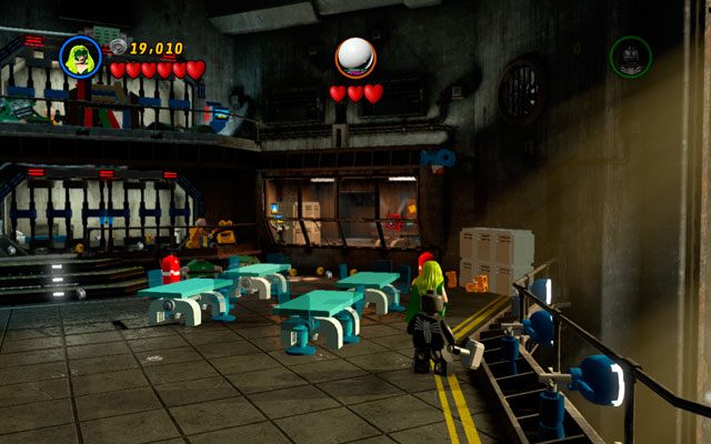 W tej samej lokacji skręć maksymalnie w prawo, podchodząc do szafki pod ścianą - The Thrill of the Chess | Znajdźki na bonusowych poziomach - LEGO Marvel Super Heroes - poradnik do gry