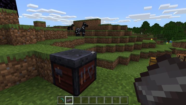 Stół kowalski służy do tworzenia narzędzi i zbroi z netherytu - Minecraft: Stół kowalski (Smithing Table) - jak zbudować? Zastosowanie - Nether - Minecraft - poradnik do gry