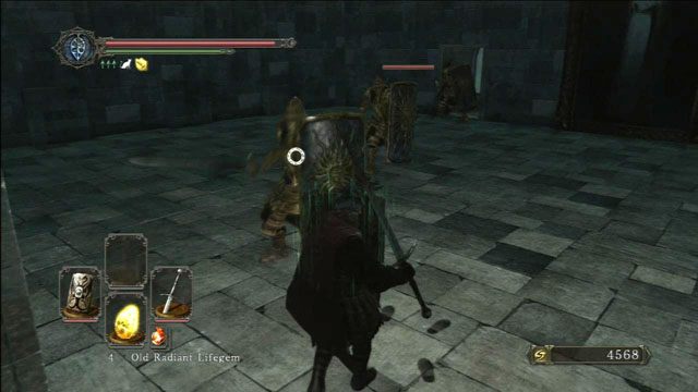 Pokonaj przeciwników pojedynczo - Drangleic Castle - dziedziniec - Dark Souls II - poradnik do gry