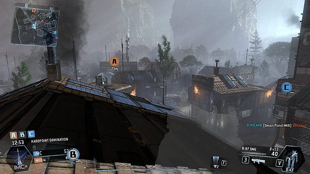 Centrum zbudowane jest głównie z niewielkich budynków, po dachach których najlepiej się przemieszczać - Colony | Mapy w Titanfall - Titanfall - poradnik do gry