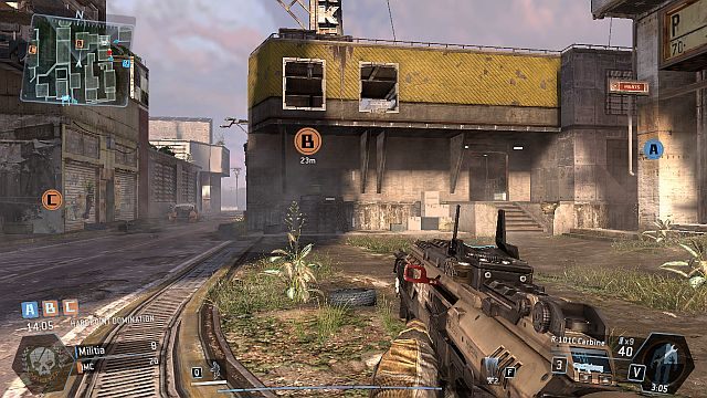 W centrum miasteczka znajdują się niewielkie budynki - jeden z nich, ukazany na screenie, stanowi punkt przejęcia w trybie Hardpoint - Nexus | Mapy w Titanfall - Titanfall - poradnik do gry