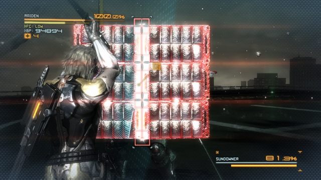 W taki sposób trzeba przecinać pancerz Sundownera - tu ciąć należy pionowo. - Sundowner | Bossowie Metal Gear Rising Revengeance - Metal Gear Rising: Revengeance - poradnik do gry