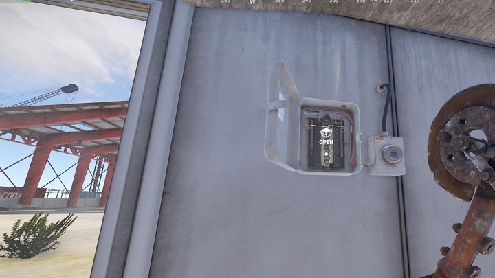 By ich użyć, odnajdźcie pomieszczenie posiadające skrzynkę na bezpiecznik (Fuse) - Rust: Karty dostępu - jak używać? - Rust - przewodnik przetrwania - poradnik do gry