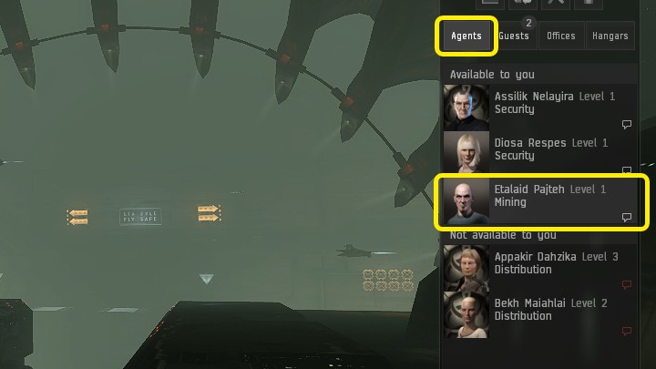 Gdy będziecie na miejscu, przejdźcie do zakładki Agentów, którą znajdziecie po prawej stronie, a następnie zlokalizujcie swojego Agenta i rozpocznijcie konwersację poprzez kliknięcie w ikonę dymku w prawym dolnym rogu karty jego karty - EVE Online: Misje - jak rozpocząć? - EVE Online - poradnik do gry