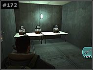 Zobaczysz człowieka biegnącego korytarzem - [Misja 16 Weapons Lab] Wszystko się komplikuje | The Thing - The Thing - poradnik do gry