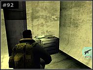 Postępując podobnie jak poprzednio, wyprowadź Walkera do korytarza, po którym przed chwilą biegałeś - [Misja 10 Strata Medi-Lab] Nieszczęśliwy wypadek | The Thing - The Thing - poradnik do gry