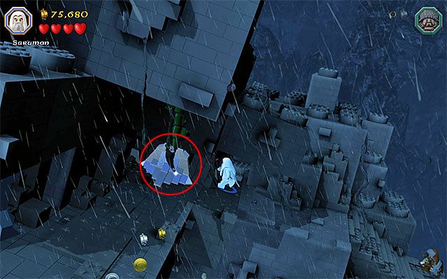 Gra podczas zaliczania szóstego etapu w trybie fabularnym nie dała możliwości zbadania wnętrza jednego z kamiennych olbrzymów, po którym muszą wspinać się członkowie drużyny - Etap 6 (Over Hill and Under Hill) - LEGO The Hobbit - poradnik do gry