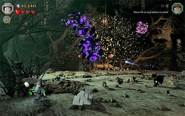 Biegaj i skacz po arenie, unikając kontaktu z wyrzucanymi przez bossa klockami - Etap 14 (The Necromancer) - Pojedynek z Sauronem - LEGO The Hobbit - poradnik do gry