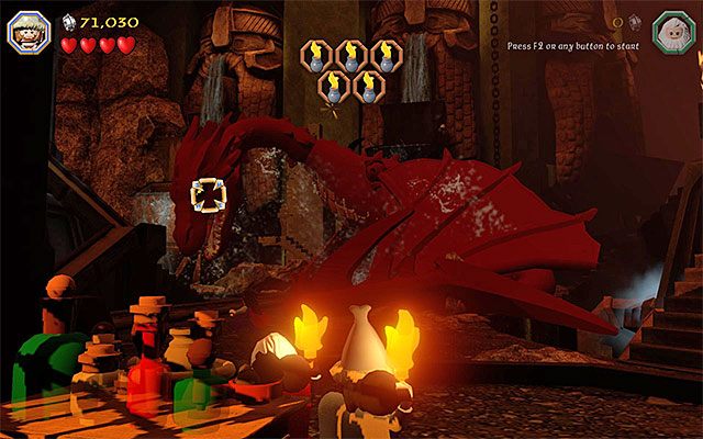 Odczekuj aż Smaug znajdzie się na celowniku i wykonuj rzuty - Etap 16 (Inside Information) - Pokonanie Smauga - LEGO The Hobbit - poradnik do gry