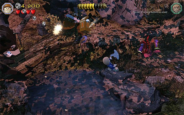 Jeden z mini-zestawów złapiesz w locie, przy czym bohater automatycznie wykona skok - Etap 9 (Queer Lodgings) - LEGO The Hobbit - poradnik do gry