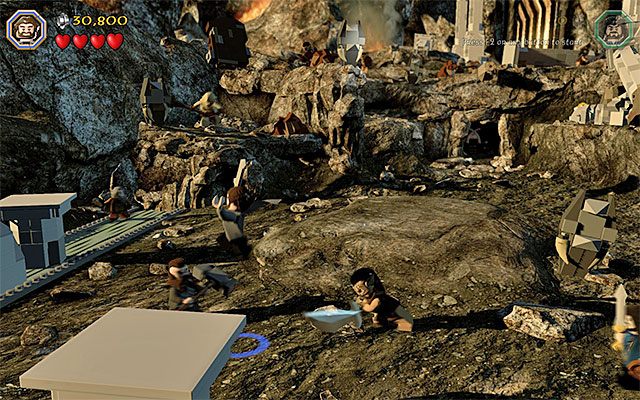 Unikaj głazów rzucanych przez bossa - Etap 3 (Azog the Defiler) - Pojedynek z Azogiem Plugawym - LEGO The Hobbit - poradnik do gry