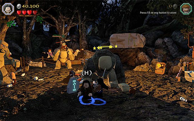 Podejdź do krasnoluda i zdecyduj się na atak w kooperacji - Etap 4 (Roast Mutton) - Bitwa z trollami - LEGO The Hobbit - poradnik do gry