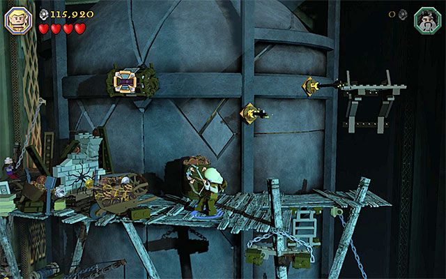 Ostatnią trzecią flagę możesz rozwinąć dopiero w końcowej części wspinaczki po centralnej konstrukcji - Etap 16 (Inside Information) - LEGO The Hobbit - poradnik do gry