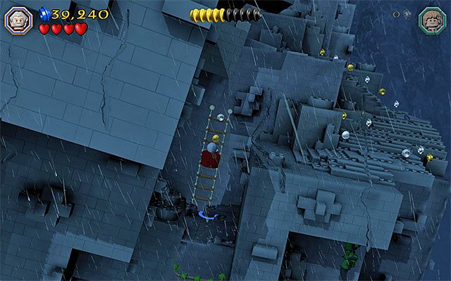 Złap się krawędzi i następnie skorzystaj z drabiny - Etap 6 (Over Hill and Under Hill) - Wspinaczka po kamiennym olbrzymie - LEGO The Hobbit - poradnik do gry