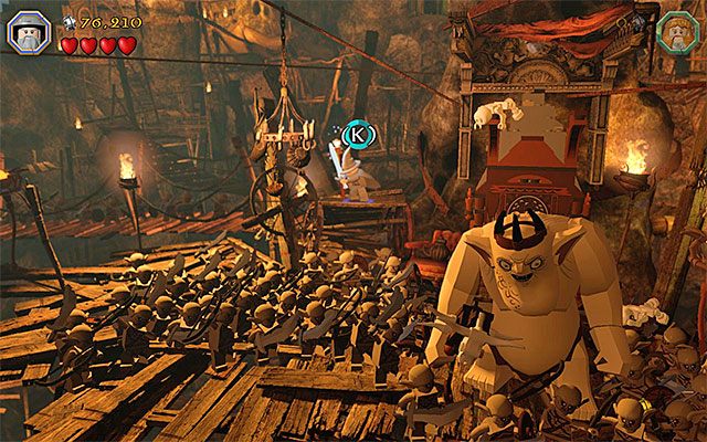 Przytrzymaj klawisz specjalnego ataku Gandalfa - Etap 7 (Goblin-town) - Pierwszy pojedynek z Wielkim Goblinem - LEGO The Hobbit - poradnik do gry