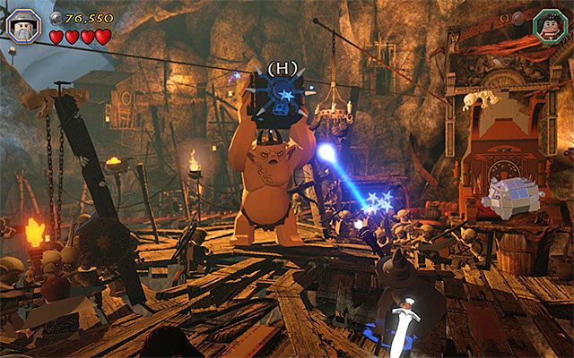 Wybierz Gandalfa i traf magicznym pociskiem w skrzynię - Etap 7 (Goblin-town) - Pierwszy pojedynek z Wielkim Goblinem - LEGO The Hobbit - poradnik do gry