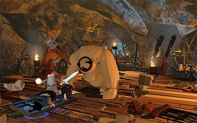 Druga kategoria działań kooperacyjnych to takie, które są pomocne (lub wręcz wymagane) w osłabianiu wrogów - Współpraca - LEGO The Hobbit - poradnik do gry