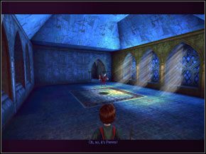 W zabarwionym na niebiesko pomieszczeniu spotka cię Irytek Poltergeist (Peeves) - musisz władować parę razy w niego nowe zaklęcie, aby ci nie przeszkadzał - Sala Treningowa Skurge | Nauka Skurge w Harry Potter i Komnata Tajemnic - Harry Potter i Komnata Tajemnic - poradnik do gry