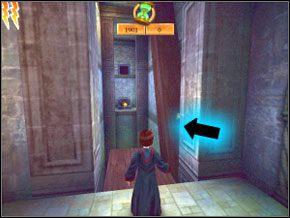 Strzel w pajęczynę, by wahadło zaczęło się bujać, po czym wskocz na nie i tym sposobem dostań się dalej - Sala Treningowa Diffindo | Nauka Diffindo w Harry Potter i Komnata Tajemnic - Harry Potter i Komnata Tajemnic - poradnik do gry