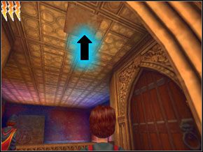 (SEKRET 9/12) Biegnij do Domu Gryfonów (okrągłe schody po prawej), przejdź do kolejnych okrągłych schodów omijając kominek i na górę - Główny Hall | Dom Ślizgonów w Harry Potter i Komnata Tajemnic - Harry Potter i Komnata Tajemnic - poradnik do gry