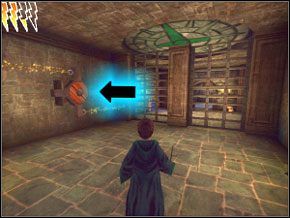 Po lewej są dwie liny, które należy przeciąć, aby móc pokonać gnomy za kratą i wrzucić je do nory - Dom Ślizgonów w Harry Potter i Komnata Tajemnic - Harry Potter i Komnata Tajemnic - poradnik do gry