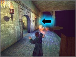 Wróć się w pobliże miejsca, gdzie była książka zapisu gry i strzel w oznaczony przycisk - Dom Ślizgonów w Harry Potter i Komnata Tajemnic - Harry Potter i Komnata Tajemnic - poradnik do gry