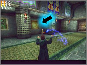 (SEKRET 4/8) W hallu strzel w środkowy obraz po lewej - Dom Ślizgonów w Harry Potter i Komnata Tajemnic - Harry Potter i Komnata Tajemnic - poradnik do gry