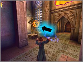 (SEKRET 3/12) Biegnij dalej korytarzem, aż zejdziesz na dół i po lewej będziesz miał posąg jakiegoś rycerza - W drodze do pokoju | Powitanie w Harry Potter i Komnata Tajemnic - Harry Potter i Komnata Tajemnic - poradnik do gry