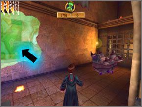 Uważając na dużego żuka po prawej, usuń ektoplazmę i wskocz do dziury w murze - Sala Treningowa Spongify | Nauka Spongify w Harry Potter i Komnata Tajemnic - Harry Potter i Komnata Tajemnic - poradnik do gry