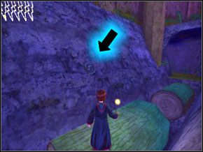 (SEKRET 1/4) Zauważ w skale znak zaklęcia Flipendo - strzel w nią, a dostaniesz się do tajnego pomieszczenia, gdzie w skrzyni jest srebrna karta (39) - Zakazany Las | Komnata Tajemnic w Harry Potter i Komnata Tajemnic - Harry Potter i Komnata Tajemnic - poradnik do gry