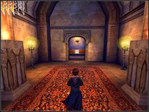 Co prawda powinieneś biec za Ronem, ale ty skieruj kroki na pierwsze piętro, gdzie możesz użyć wszystkich srebrnych kart, by otworzyć wrota do Komnaty Złotych Kart - co też uczyń - Komnata Złotych Kart | Komnata Tajemnic w Harry Potter i Komnata Tajemnic - Harry Potter i Komnata Tajemnic - poradnik do gry