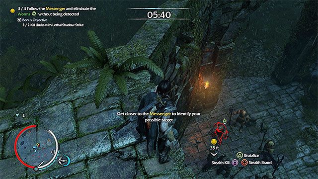 W dalszej części misji pomóż sobie wdrapując się na górne półki - Fatal Secrets - Śmiertelne sekrety (sztylet) | Misje związane z broniami - Śródziemie: Cień Mordoru - poradnik do gry