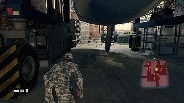 Kieruj się na wschód i dokładnie obserwuj poczynania dwóch wartowników patrolujących najbliższą okolicę, odwracając ich uwagę (np - Misja 10 (Breadcrumbs) | Główne misje - Akt II | Solucja Watch Dogs - Watch Dogs 1 - poradnik do gry