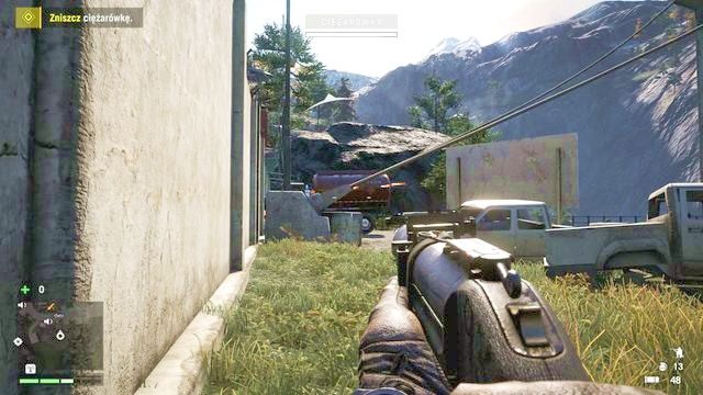 Spod murku możesz w miarę bezpiecznie zniszczyć ciężarówkę. - Klucz do północy | Zadania główne w Far Cry 4 - Far Cry 4 - poradnik do gry