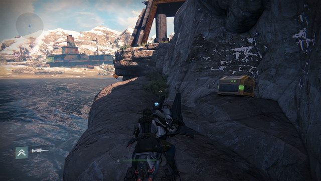 Skrzynia na klifie, jako punkt odniesienia możesz obrać statek widoczny na ilustracji - Earth | Gold Chests | Destiny - Destiny - poradnik do gry