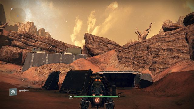 Samotne drzewo na wzgórzu, znajdźka między korzeniami od strony skał - Mars | Dead Ghosts | Destiny - Destiny - poradnik do gry