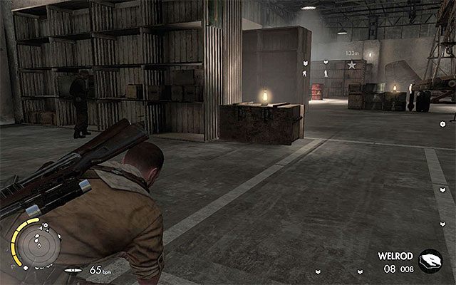 W każdym z hangarów do zlikwidowania jest 2-3 wrogów - Eksploracja zachodniej części lotniska | Misja 7 - Pont Du Fahs Airfield - Sniper Elite III: Afrika - poradnik do gry